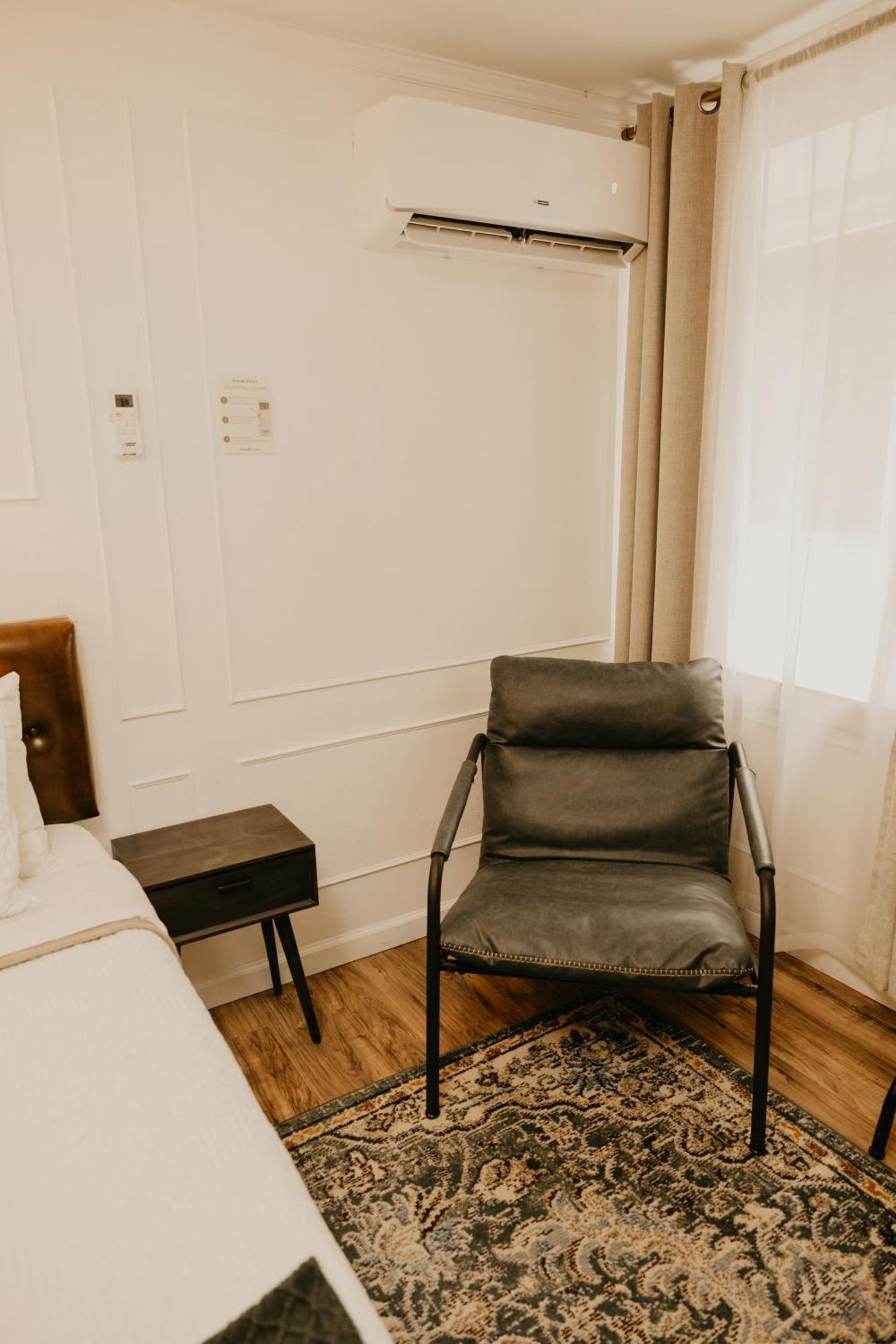 The Brooks Hotel Restaurant And Lounge Wallace Εξωτερικό φωτογραφία