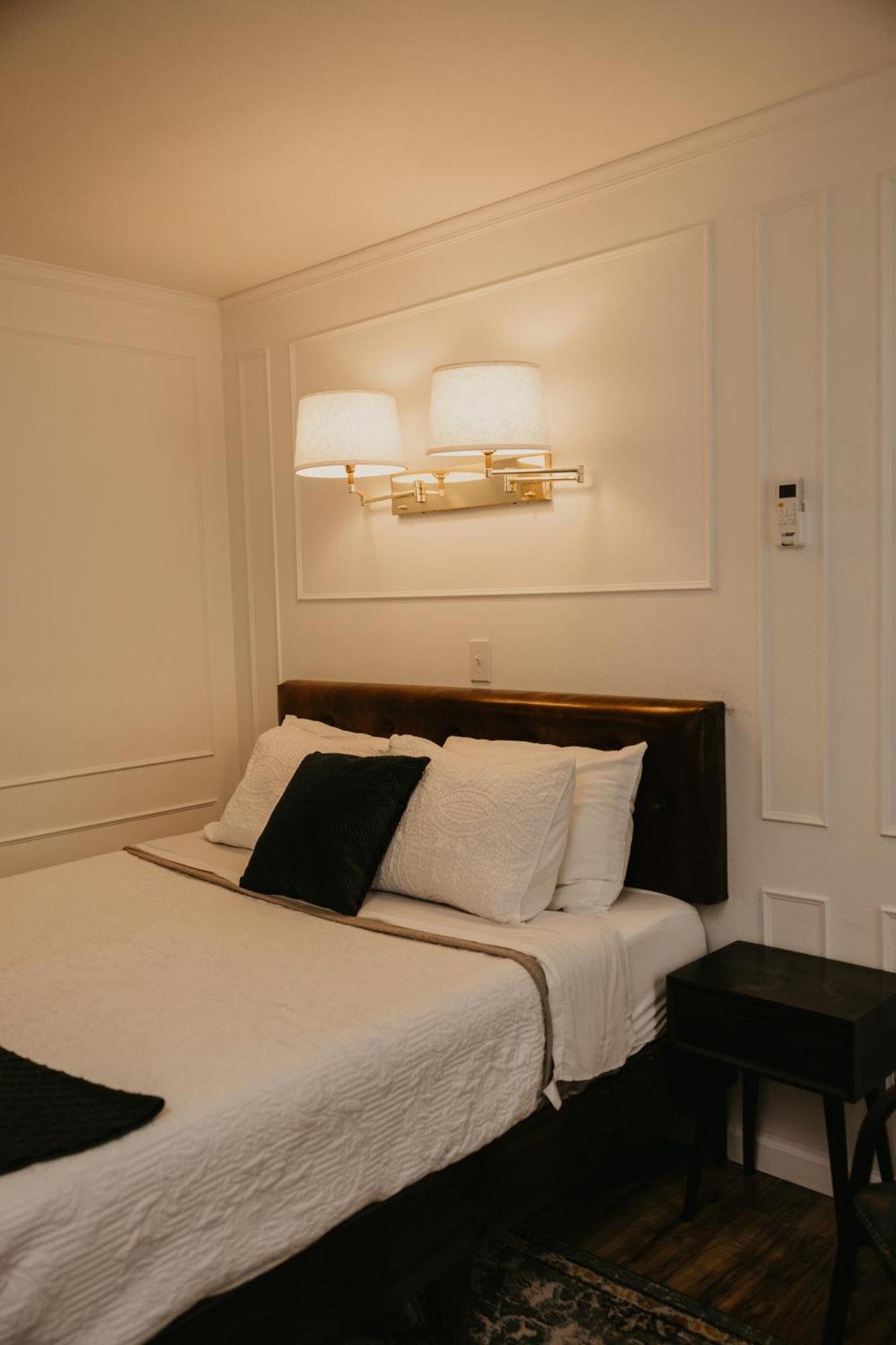 The Brooks Hotel Restaurant And Lounge Wallace Εξωτερικό φωτογραφία